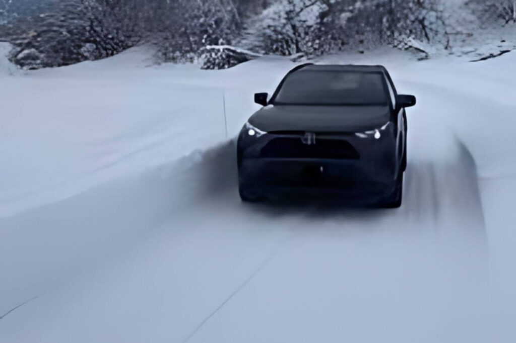 toyota rav4 in snow